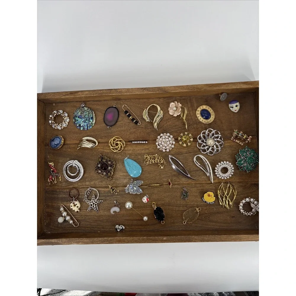 Mixed Lot Costume Jewelry Pins Bars Brooches Pendants Some Signed Vtg to Now 43